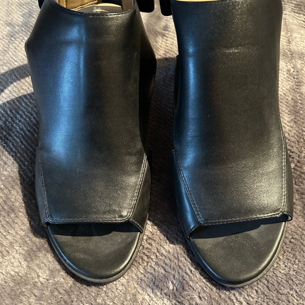 Black Women's Open-Toe Shoes